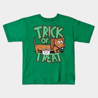 Funny and cute doxie dachshund dog going trick or treating on halloween to get more candy on a scary and spooky night Kids T-Shirt